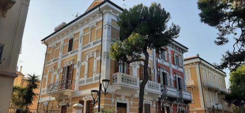 Decork Façade - Palazzo Storico Porto San Giorgio, Italia